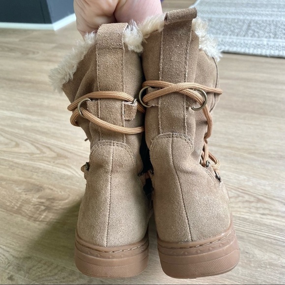 Earth Shoes Zodiac Tan Suede Faux Fur Lace-Up Boots, Size 6.5 - Picture 4 of 7
